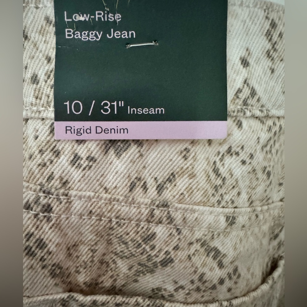 Wild Fable- Snake Skin Print, Low Rise, baggy Jean. Inseam 31 Size 10R - Picture 5 of 6